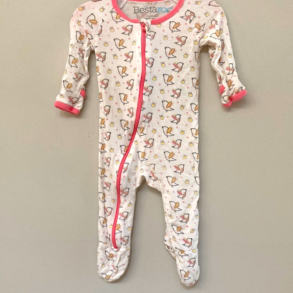 Bestaroo footie in happy birds. Size 3-6 months.